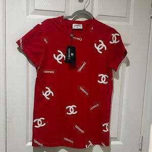 Chanel médium Red Logo T-Shirt